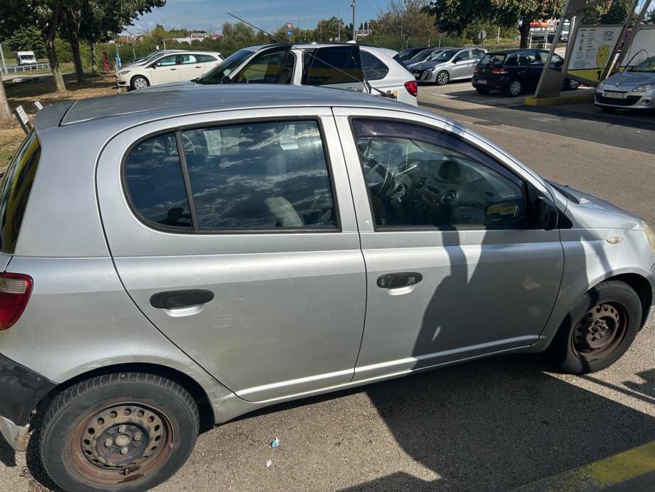Toyota Yaris 1,0 VVT-i, KLIMA, REGAN GODINU DANA, pogled izvana - slika 5