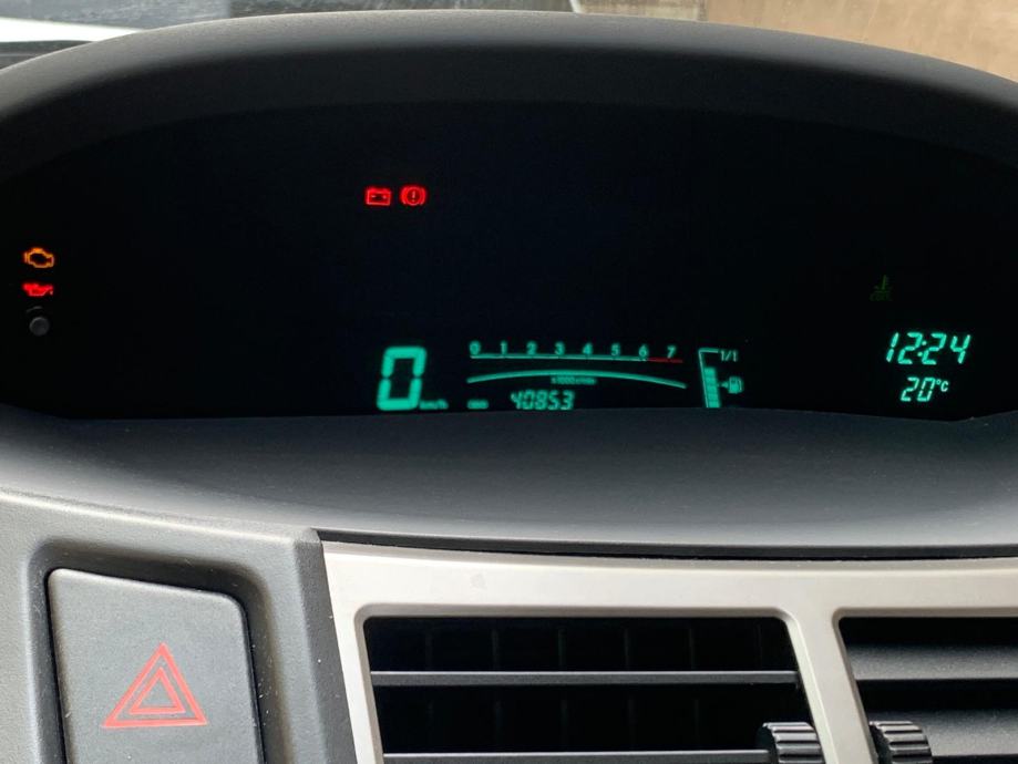 Toyota Yaris 1,0 VVT-i samo 40000 KM prvi vlasnik, fotografija 7