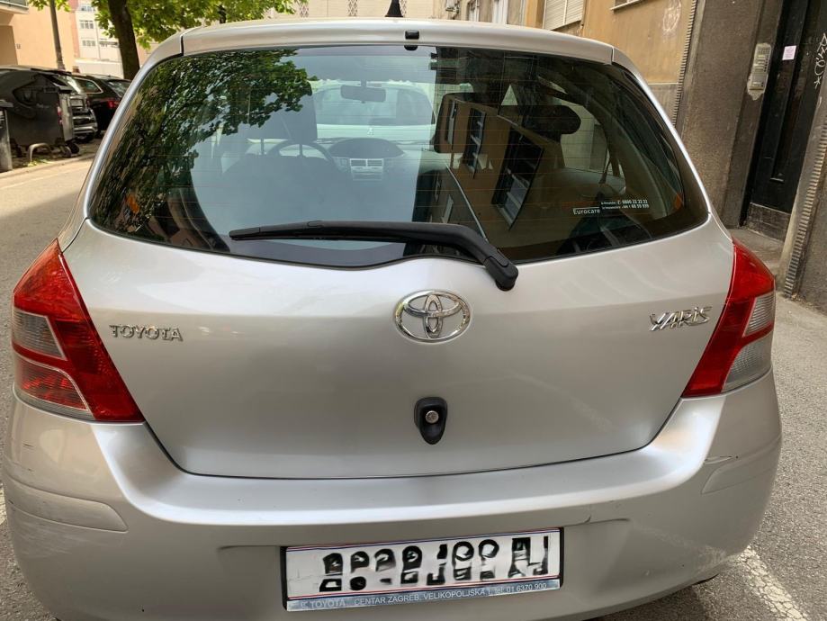 Toyota Yaris 1,0 VVT-i samo 40000 KM prvi vlasnik, fotografija 2