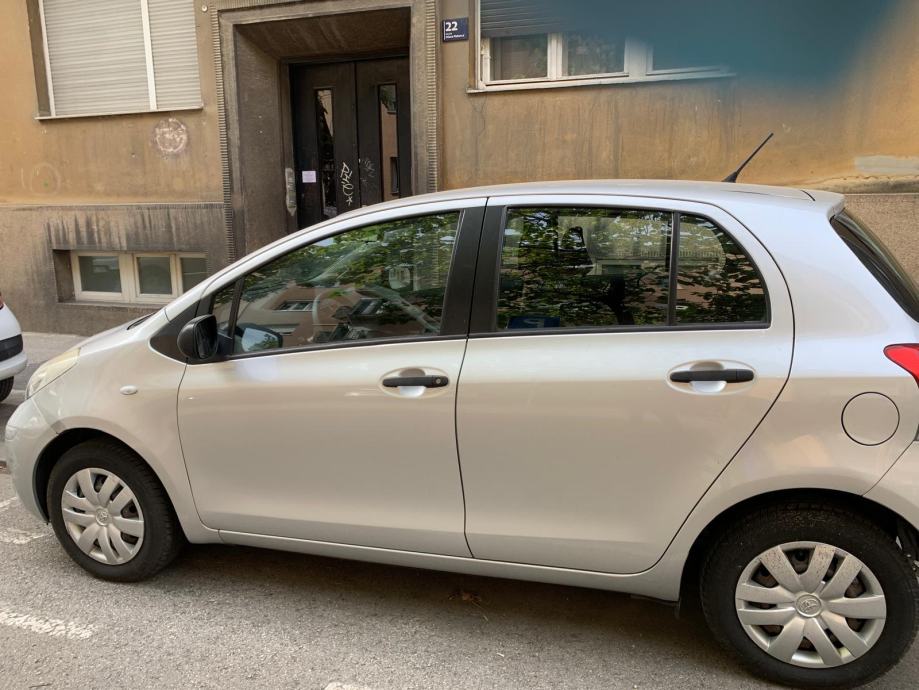 Toyota Yaris 1,0 VVT-i samo 40000 KM prvi vlasnik, fotografija 6