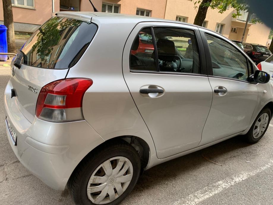 Toyota Yaris 1,0 VVT-i samo 40000 KM prvi vlasnik, fotografija 5
