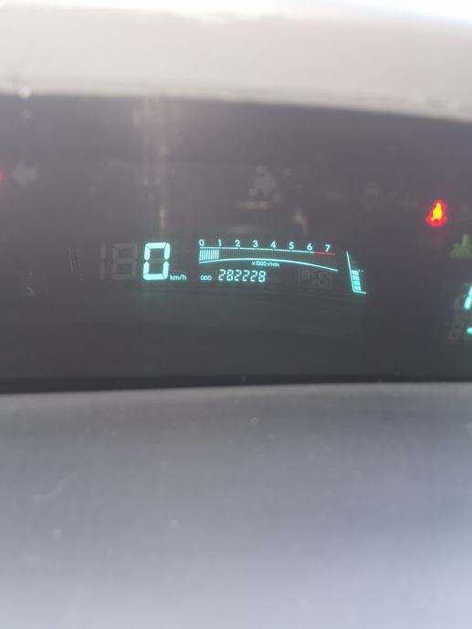 Toyota Yaris 1,0 VVT-i, fotografija 3