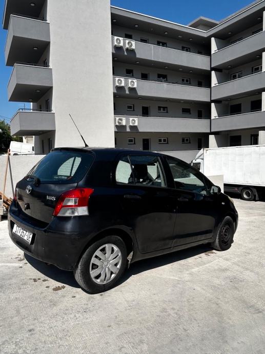 Toyota Yaris 1,0 VVT-i, fotografija 3