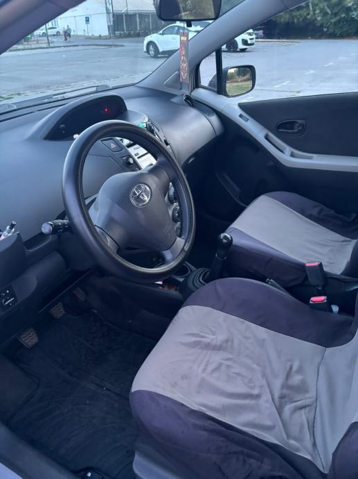 Toyota Yaris 1,0 VVT-i, fotografija 6