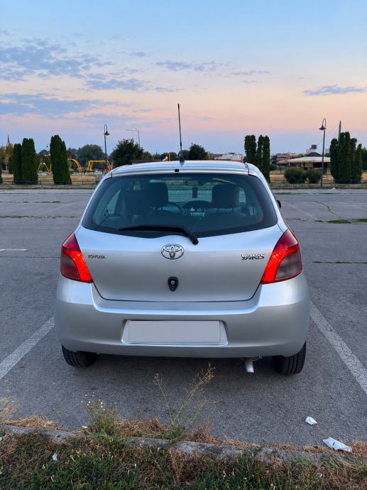 Toyota Yaris 1,0 VVT-i, pogled izvana - slika 5