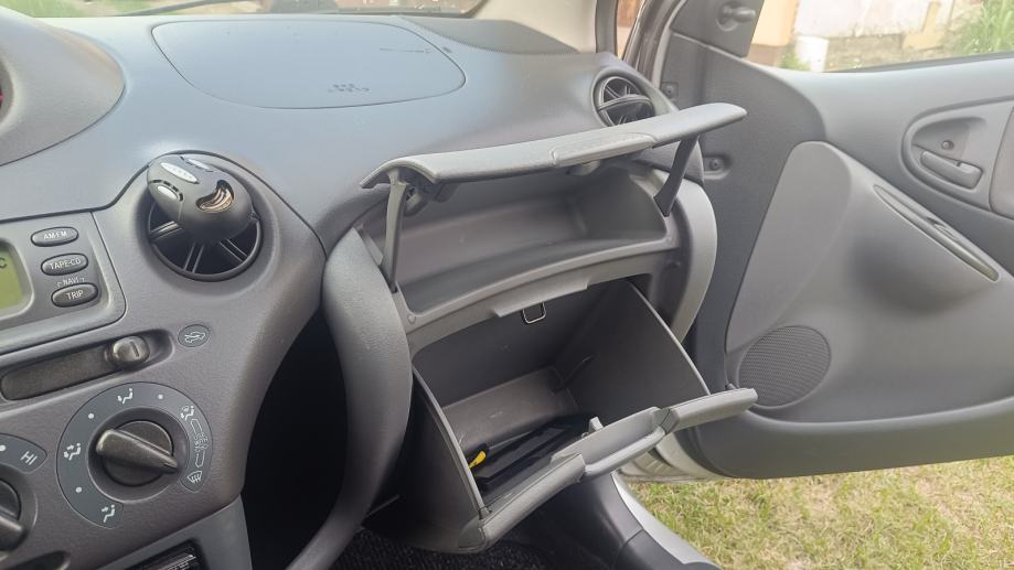 Toyota Yaris 1,0 VVT-i, fotografija 9