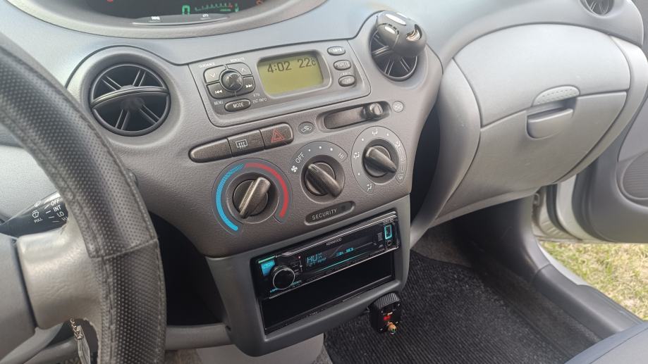 Toyota Yaris 1,0 VVT-i, fotografija 7