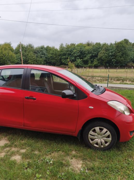 Toyota Yaris 1,0 VVT-i, fotografija 3