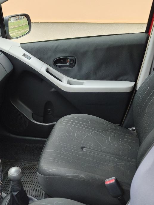 Toyota Yaris 1,0 VVT-i, fotografija 7