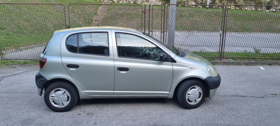 Toyota Yaris 1,0 VVT-i (cijena nije fiksna), fotografija 4