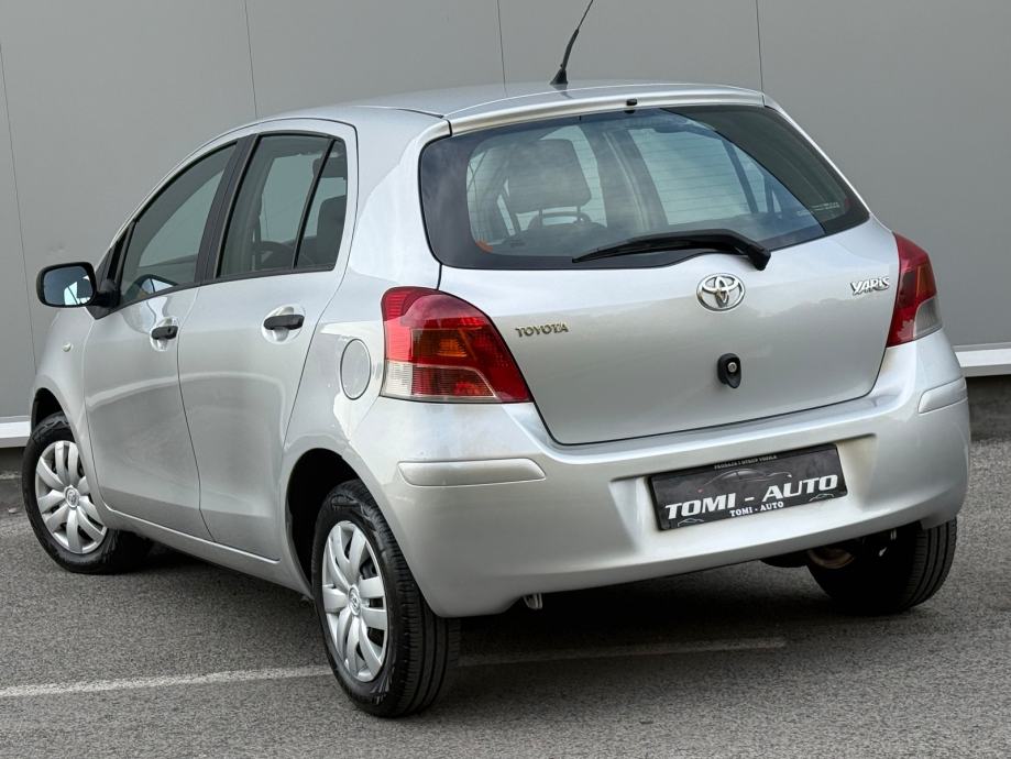 TOYOTA YARIS 1,0 VVT-i ☆156 000 KM☆HR.AUTO☆1.VLASNIK☆KLIMA☆SERVO☆, fotografija 3