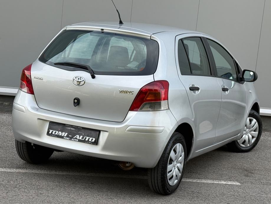 TOYOTA YARIS 1,0 VVT-i ☆156 000 KM☆HR.AUTO☆1.VLASNIK☆KLIMA☆SERVO☆, fotografija 4
