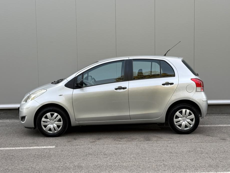TOYOTA YARIS 1,0 VVT-i ☆156 000 KM☆HR.AUTO☆1.VLASNIK☆KLIMA☆SERVO☆, fotografija 5