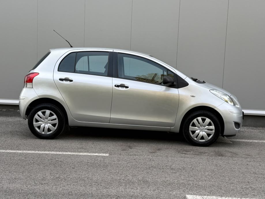 TOYOTA YARIS 1,0 VVT-i ☆156 000 KM☆HR.AUTO☆1.VLASNIK☆KLIMA☆SERVO☆, fotografija 6