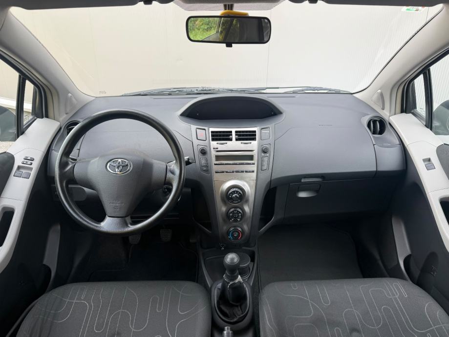 TOYOTA YARIS 1,0 VVT-i ☆156 000 KM☆HR.AUTO☆1.VLASNIK☆KLIMA☆SERVO☆, fotografija 8