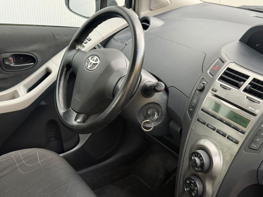 TOYOTA YARIS 1,0 VVT-i ☆156 000 KM☆HR.AUTO☆1.VLASNIK☆KLIMA☆SERVO☆, fotografija 13