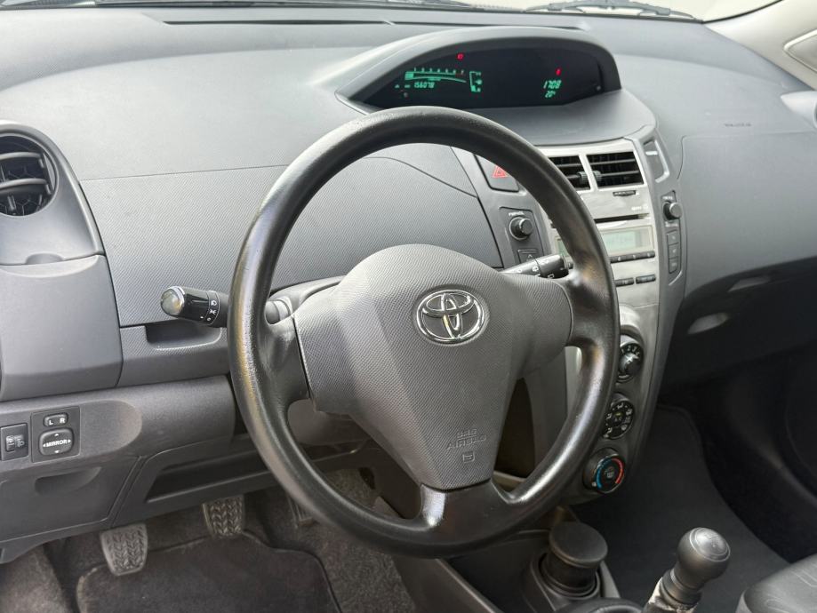 TOYOTA YARIS 1,0 VVT-i ☆156 000 KM☆HR.AUTO☆1.VLASNIK☆KLIMA☆SERVO☆, fotografija 12