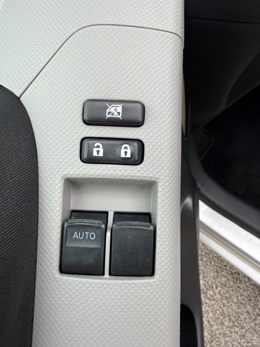 TOYOTA YARIS 1,0 VVT-i ☆156 000 KM☆HR.AUTO☆1.VLASNIK☆KLIMA☆SERVO☆, fotografija 15