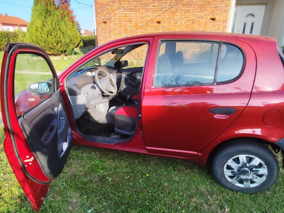 Toyota Yaris 1,0 VVT-i, fotografija 4