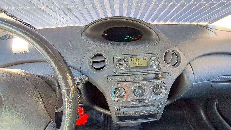 Toyota Yaris 1,0 VVT-i, fotografija 5
