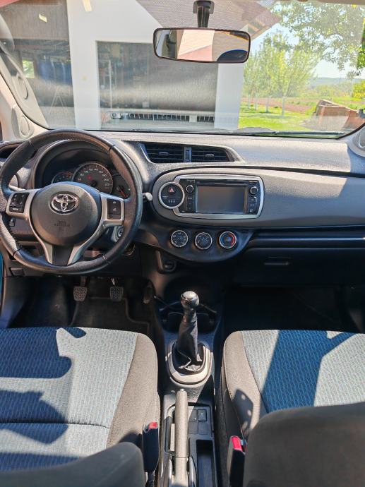 Toyota Yaris 1,0 VVT-i Sol, fotografija 4