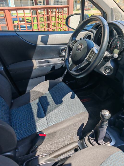 Toyota Yaris 1,0 VVT-i Sol, fotografija 8