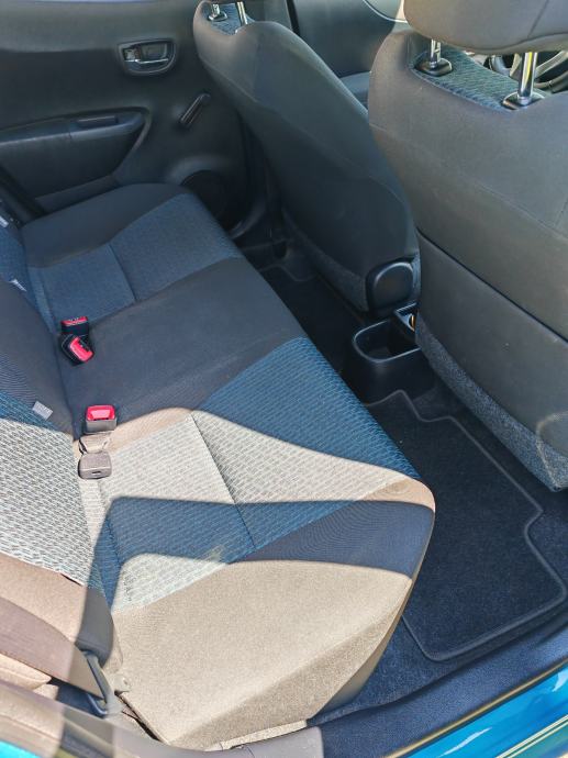Toyota Yaris 1,0 VVT-i Sol, fotografija 10