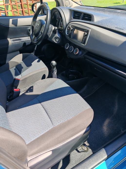 Toyota Yaris 1,0 VVT-i Sol, fotografija 11