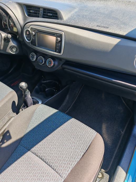 Toyota Yaris 1,0 VVT-i Sol, fotografija 9