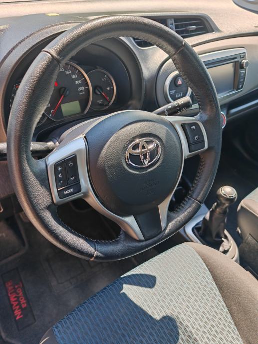 Toyota Yaris 1,0 VVT-i Sol, fotografija 13