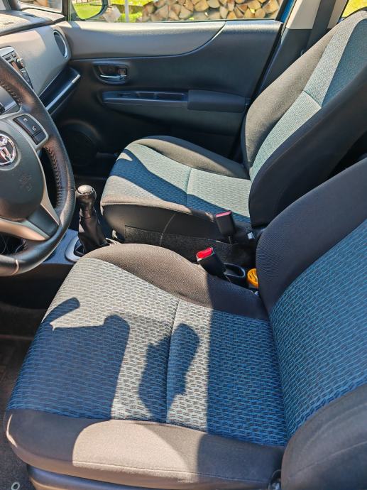 Toyota Yaris 1,0 VVT-i Sol, fotografija 14