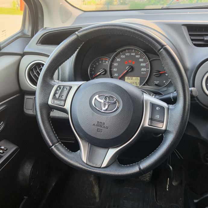 Toyota Yaris 1,3 3 VVT-i Sol ● HR auto● 133.oookm● NAVIGACIJA● KAMERA, fotografija 12