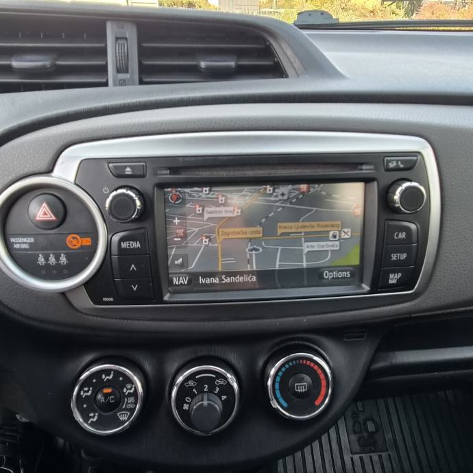 Toyota Yaris 1,3 3 VVT-i Sol ● HR auto● 133.oookm● NAVIGACIJA● KAMERA, fotografija 10