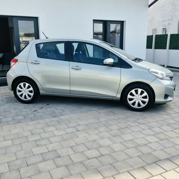 Toyota Yaris 1,3 3 VVT-i Sol ● HR auto● 133.oookm● NAVIGACIJA● KAMERA, fotografija 4