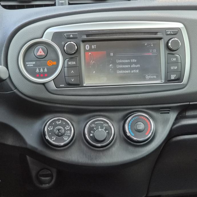 Toyota Yaris 1,3 3 VVT-i Sol ● HR auto● 133.oookm● NAVIGACIJA● KAMERA, fotografija 9