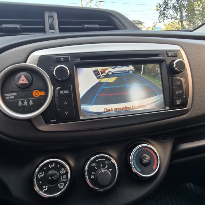 Toyota Yaris 1,3 3 VVT-i Sol ● HR auto● 133.oookm● NAVIGACIJA● KAMERA, fotografija 13