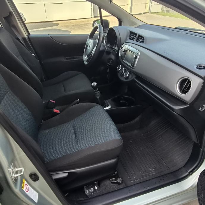 Toyota Yaris 1,3 3 VVT-i Sol ● HR auto● 133.oookm● NAVIGACIJA● KAMERA, fotografija 14