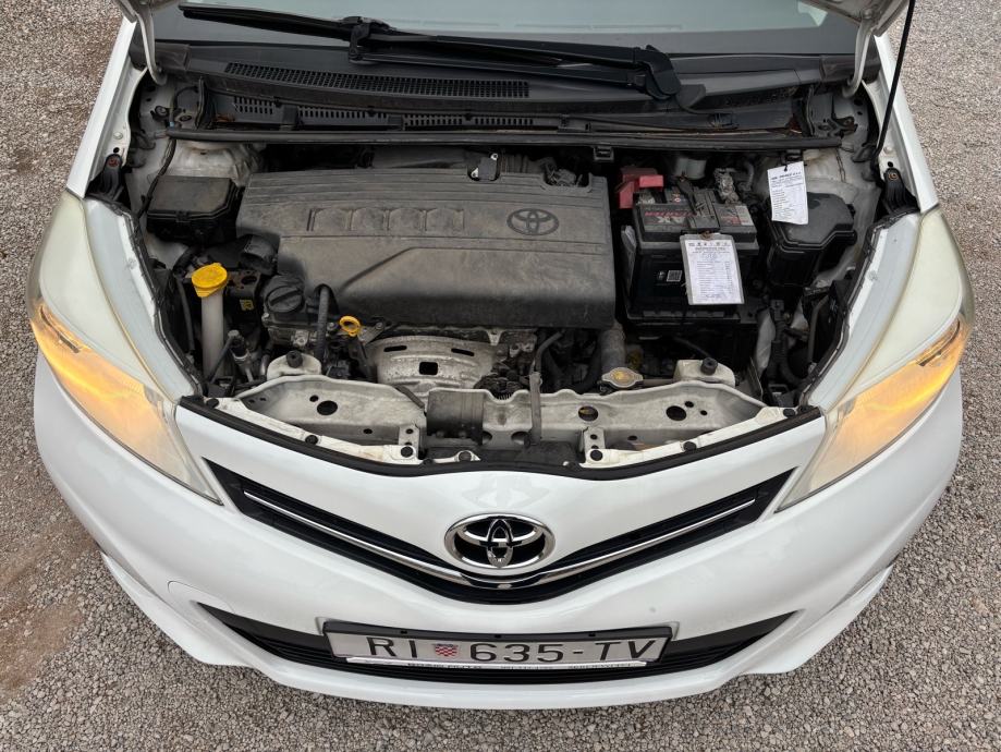 Toyota Yaris 1,3 3 VVT-i Sport,HR AUTO,PRVI VLASINIK,TOP STANJE., fotografija 9