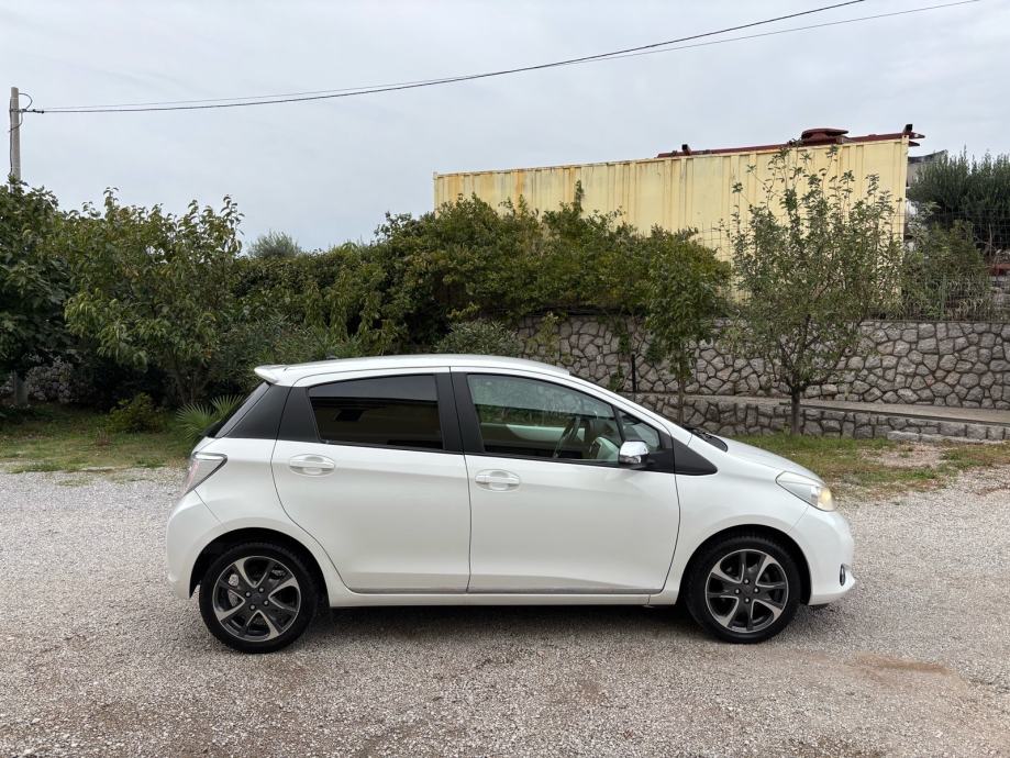 Toyota Yaris 1,3 3 VVT-i Sport,HR AUTO,PRVI VLASINIK,TOP STANJE., fotografija 6