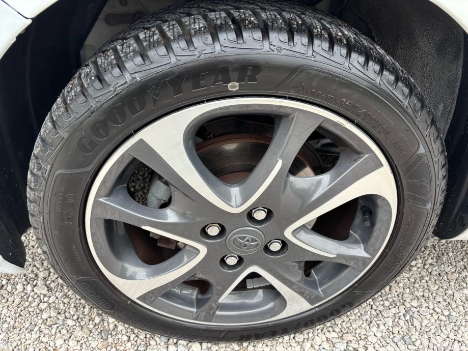 Toyota Yaris 1,3 3 VVT-i Sport,HR AUTO,PRVI VLASINIK,TOP STANJE., fotografija 10