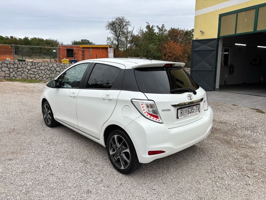 Toyota Yaris 1,3 3 VVT-i Sport,HR AUTO,PRVI VLASINIK,TOP STANJE., fotografija 3