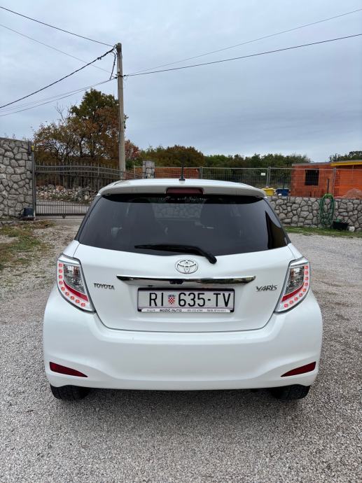 Toyota Yaris 1,3 3 VVT-i Sport,HR AUTO,PRVI VLASINIK,TOP STANJE., fotografija 4