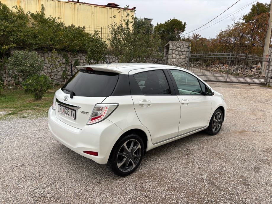 Toyota Yaris 1,3 3 VVT-i Sport,HR AUTO,PRVI VLASINIK,TOP STANJE., fotografija 5