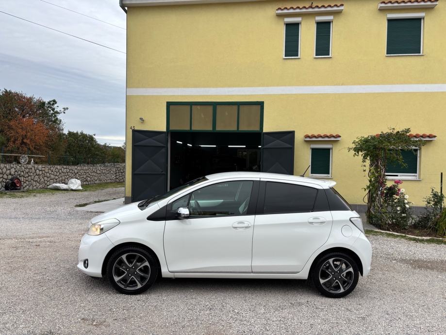 Toyota Yaris 1,3 3 VVT-i Sport,HR AUTO,PRVI VLASINIK,TOP STANJE., fotografija 2