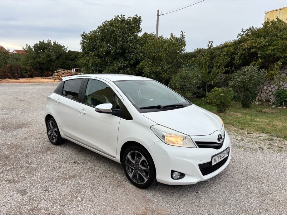 Toyota Yaris 1,3 3 VVT-i Sport,HR AUTO,PRVI VLASINIK,TOP STANJE., fotografija 7