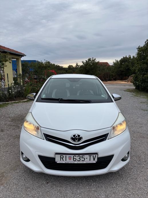 Toyota Yaris 1,3 3 VVT-i Sport,HR AUTO,PRVI VLASINIK,TOP STANJE., fotografija 8
