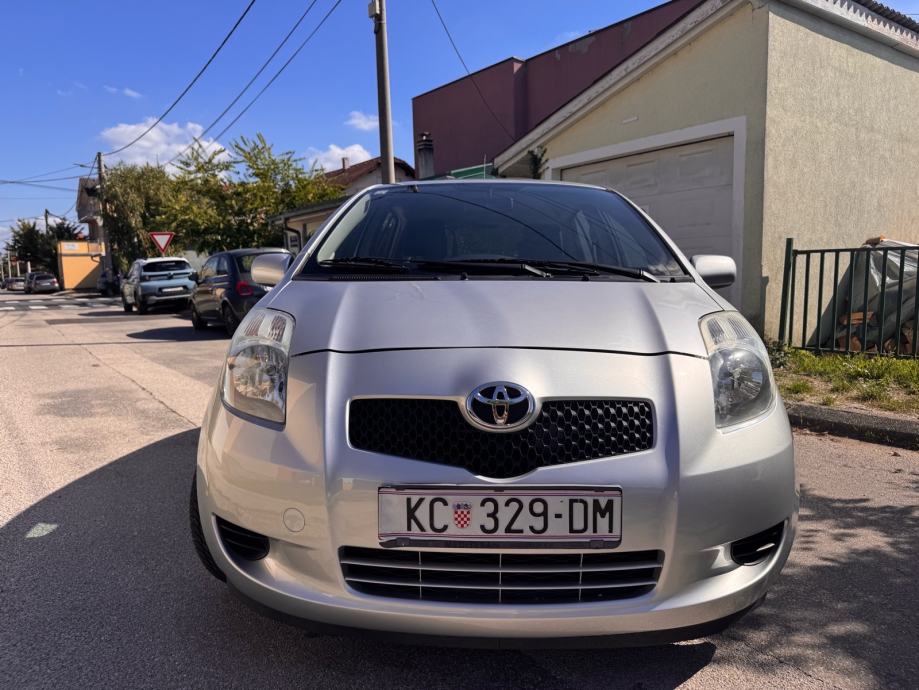 Toyota Yaris 1.3 VVT-i *150tkm*KLIMA*REG. 06/27.*, fotografija 3