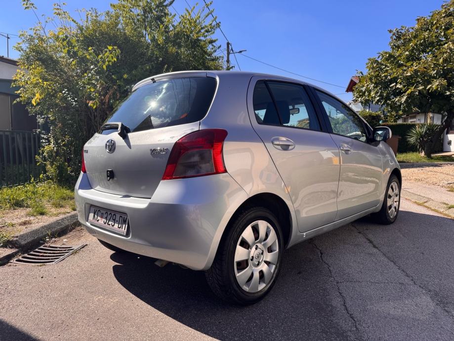 Toyota Yaris 1.3 VVT-i *150tkm*KLIMA*REG. 06/27.*, fotografija 6