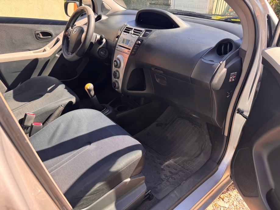 Toyota Yaris 1.3 VVT-i *150tkm*KLIMA*REG. 06/27.*, fotografija 15