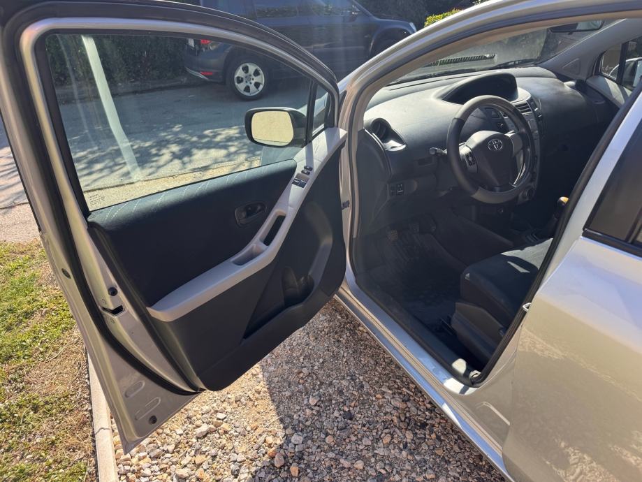Toyota Yaris 1.3 VVT-i *150tkm*KLIMA*REG. 06/27.*, fotografija 9